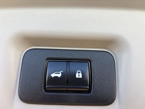 Used 2024 Nissan Ariya FWD image 30