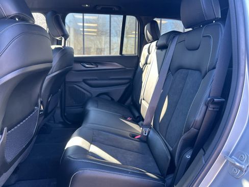 Used 2025 Jeep Grand Cherokee Altitude image 35