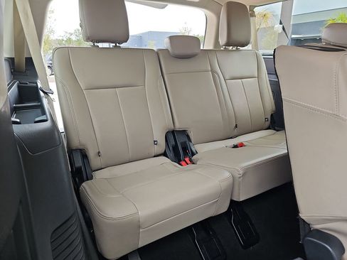 Used 2024 Ford Expedition Max XLT image 15