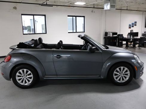 Used 2018 Volkswagen Beetle 2.0T S FWD image 7
