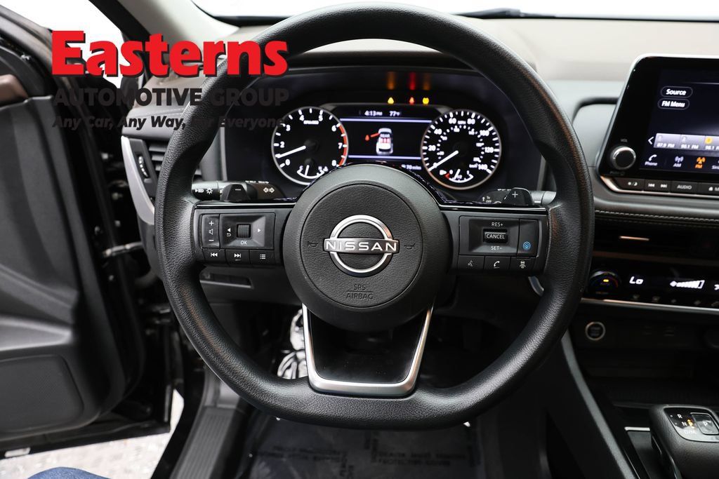 Used 2023 Nissan Rogue SV AWD/4WD image 10