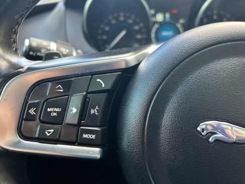 Used 2020 Jaguar F-PACE Prestige image 23