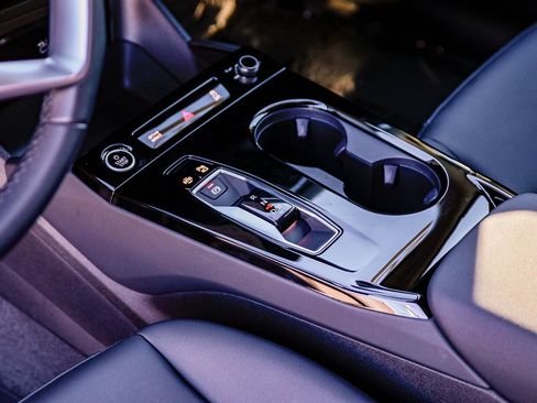 Certified 2025 Audi Q6 e-tron Premium Plus w/ Premium Plus image 21