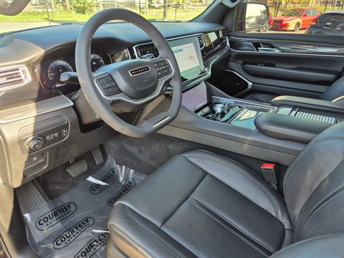 Used 2022 Jeep Wagoneer Series III w/ Premium Group I AWD/4WD image 24