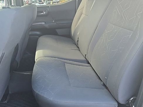 Used 2017 Toyota Tacoma TRD Off-Road image 8