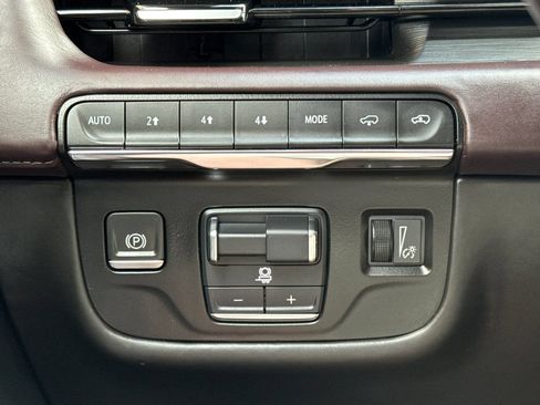 Certified 2022 Cadillac Escalade ESV Sport Platinum AWD/4WD image 35