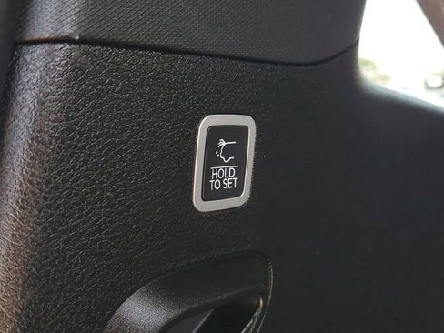 Used 2025 Jeep Wagoneer 4WD w/ Convenience Group I image 9