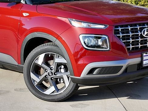 New 2025 Hyundai Venue Limited image 4