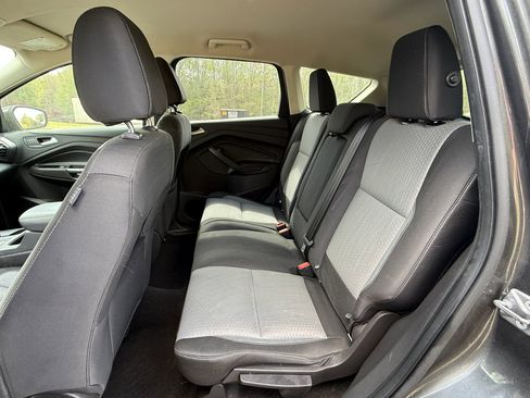 Used 2017 Ford Escape SE w/ Equipment Group 201A FWD image 12