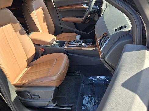 Used 2023 Audi Q5 2.0T Premium w/ Convenience Package image 16