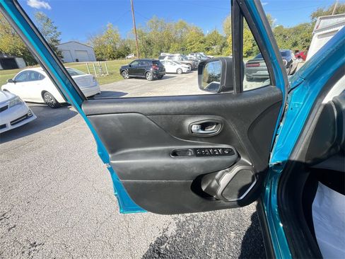 Used 2022 Jeep Renegade Sport w/ Sport Appearance Group image 13