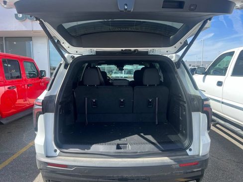 Used 2024 Chevrolet Traverse LT w/ Midnight/Sport Edition AWD/4WD image 8