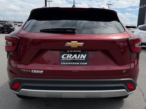 Used 2024 Chevrolet Trax LT w/ LT Convenience Package FWD image 6