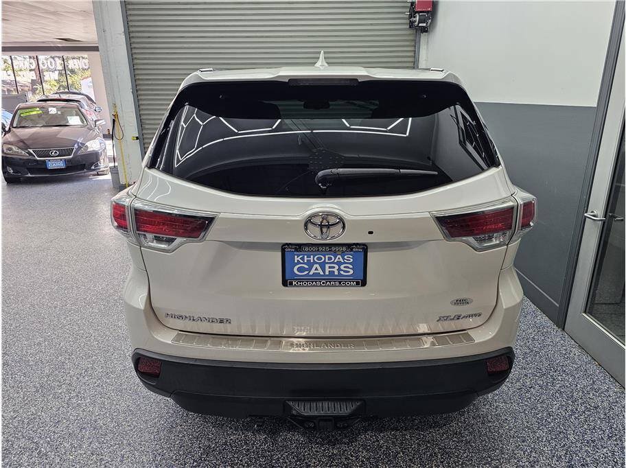 Used 2014 Toyota Highlander XLE AWD/4WD image 4