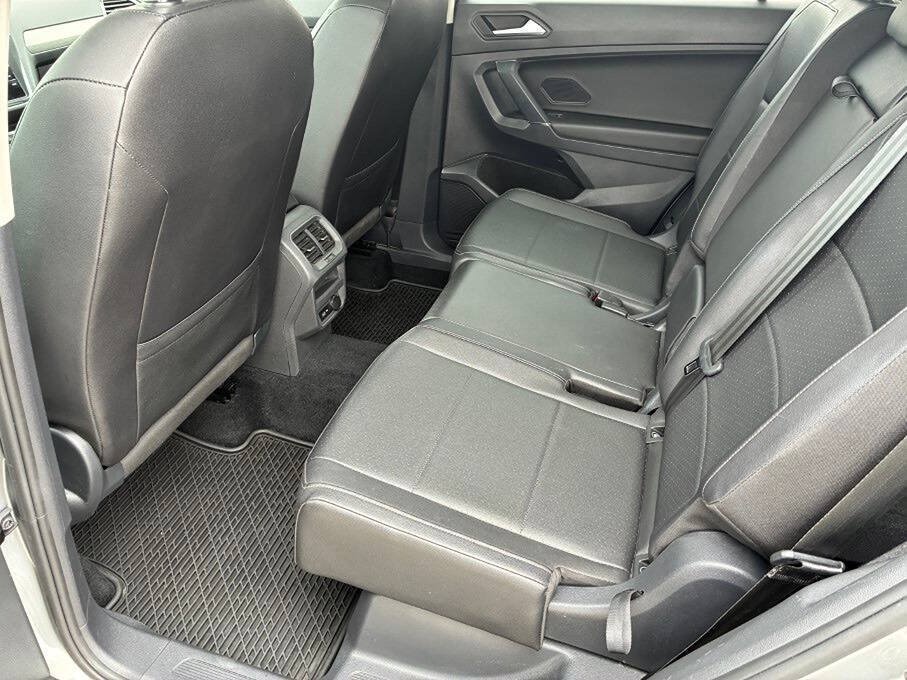 Used 2020 Volkswagen Tiguan SE w/ Panoramic Sunroof Package FWD image 29