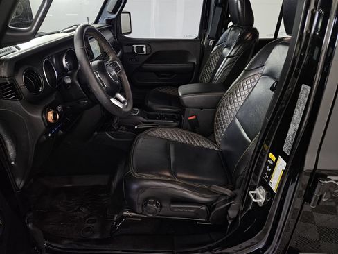 Used 2023 Jeep Wrangler Unlimited Sahara AWD/4WD image 19