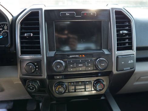Used 2017 Ford F150 XLT w/ Equipment Group 302A Luxury AWD/4WD image 21
