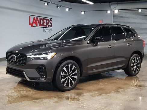 Used 2024 Volvo XC60 B5 Plus image 3
