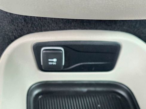 Certified 2024 Chrysler Pacifica Touring-L image 20