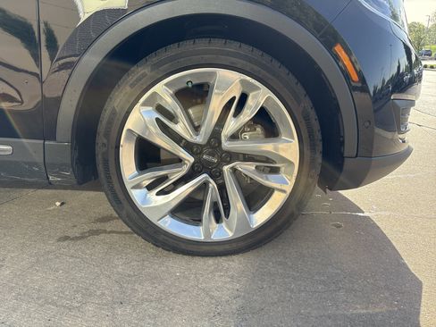 Used 2017 Lincoln MKX Reserve w/ Luxury Package AWD/4WD image 20