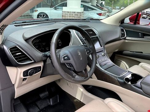 Used 2018 Lincoln MKX Reserve w/ Driver Assistance Package FWD image 18