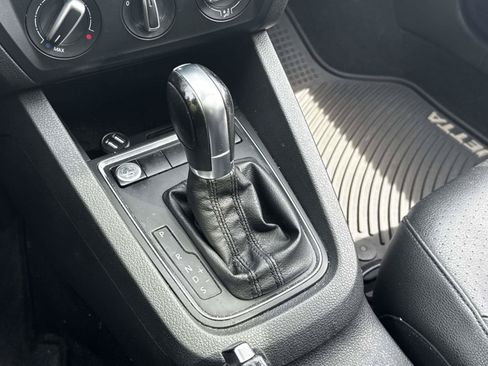 Used 2017 Volkswagen Jetta SE FWD image 25