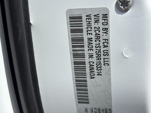 Used 2024 Chrysler Pacifica Limited FWD image 26