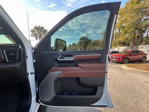 Used 2025 GMC Sierra 2500 Denali Ultimate w/ Max Trailering Package image 28