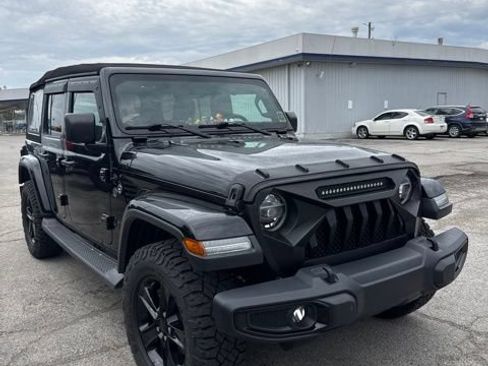 Used 2019 Jeep Wrangler Unlimited Sahara w/ Dual Top Group AWD/4WD image 1