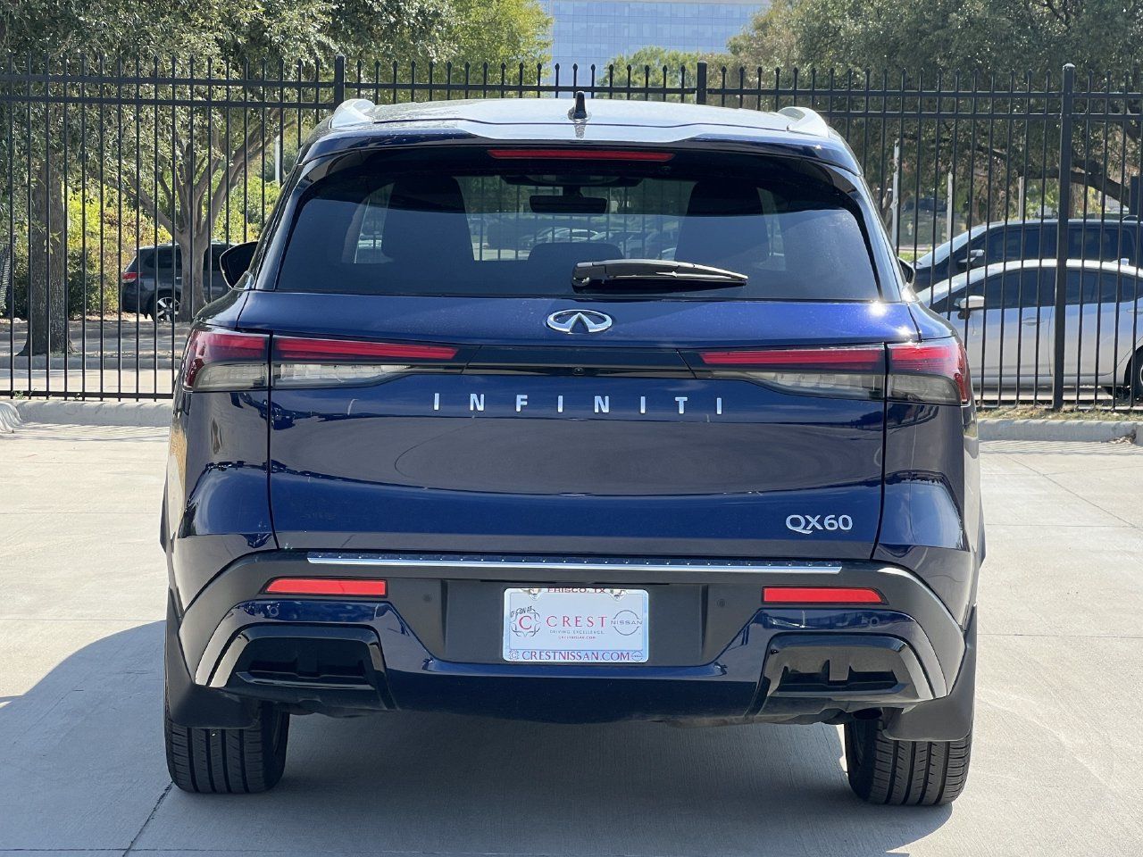 Used 2023 INFINITI QX60 Luxe w/ Performance Audio Package AWD/4WD image 4
