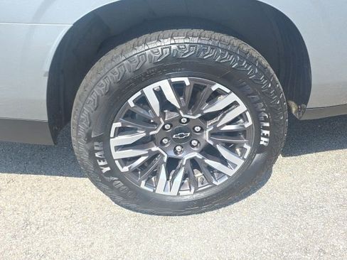 Used 2025 Chevrolet Suburban Z71 AWD/4WD image 13