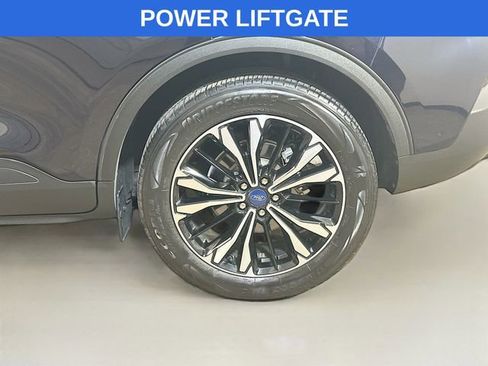 Certified 2021 Ford Escape SE w/ SE Sport Appearance Package image 5