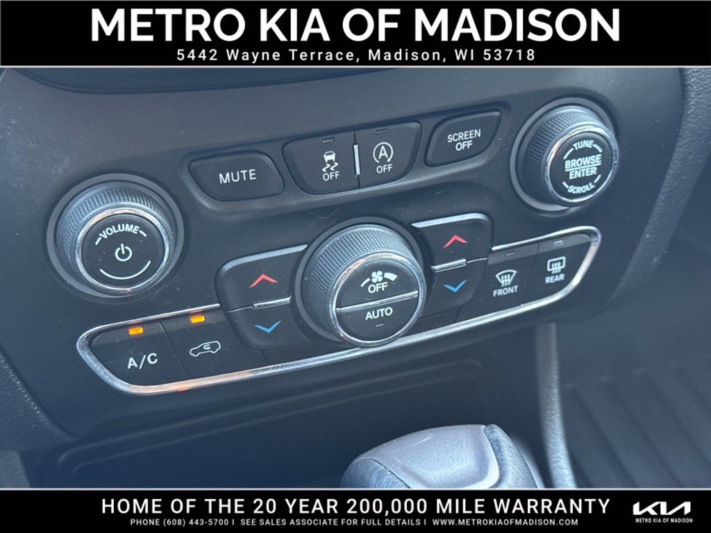 Used 2021 Jeep Cherokee Latitude Lux w/ Comfort/Convenience Group AWD/4WD image 21