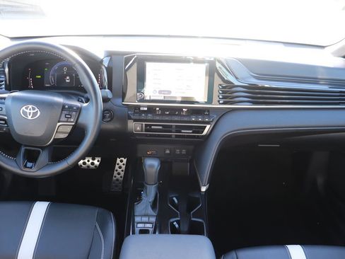 Used 2025 Toyota Camry SE image 20