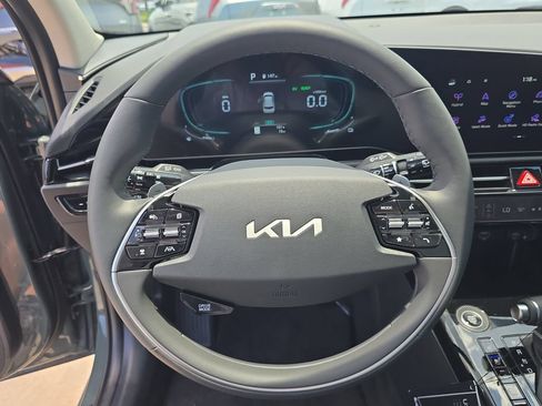 New 2026 Kia Niro FWD image 30