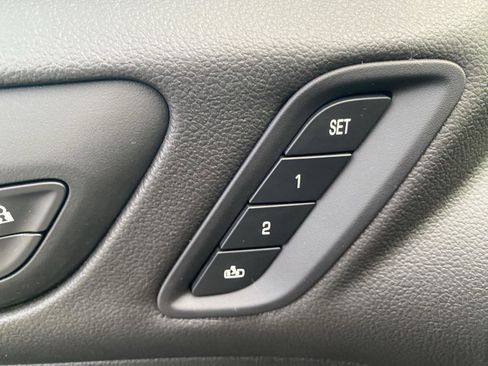 Used 2023 GMC Acadia SLT w/ Elevation Edition image 19