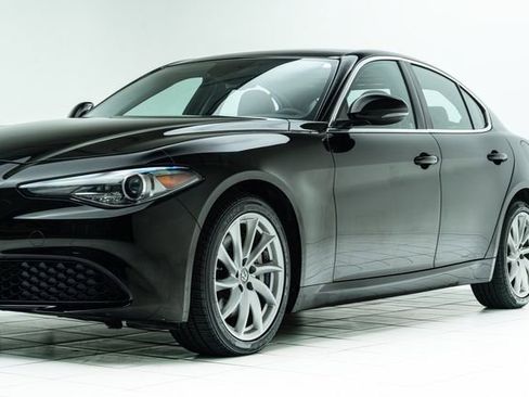 Used 2018 Alfa Romeo Giulia AWD image 9