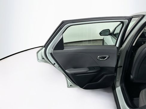 Used 2025 Kia K4 LXS image 26