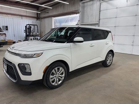 Used 2021 Kia Soul LX image 3