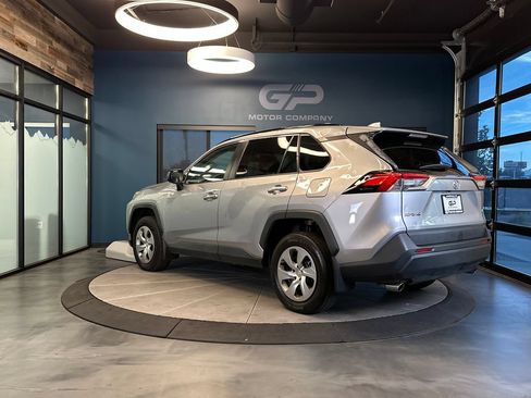 Used 2021 Toyota RAV4 LE FWD image 5