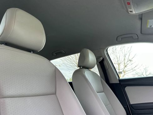 Used 2018 Volkswagen Tiguan SE image 19