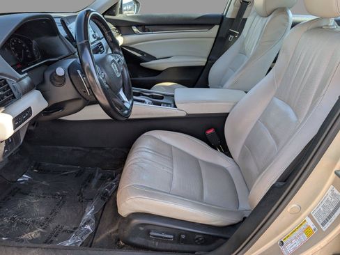 Used 2018 Honda Accord Touring image 3