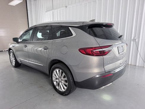 Used 2018 Buick Enclave Essence AWD/4WD image 7