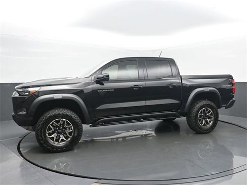 Used 2023 Chevrolet Colorado ZR2 w/ ZR2 Convenience Package III image 2