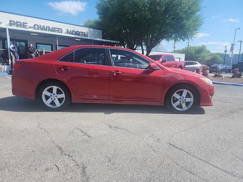 Used 2013 Toyota Camry SE image 2