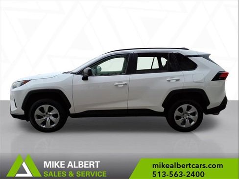 Used 2020 Toyota RAV4 LE image 4