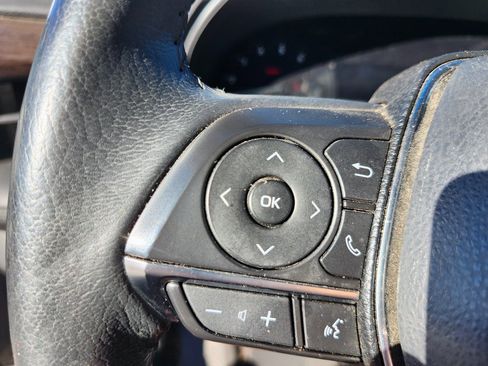 Used 2022 Toyota Avalon XLE image 10