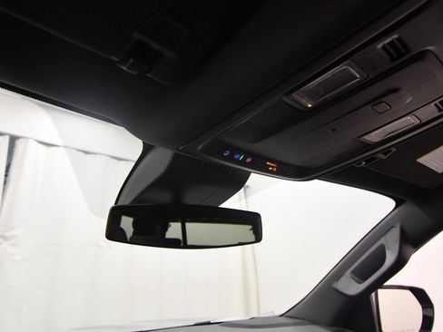 Used 2024 GMC Yukon SLE image 28