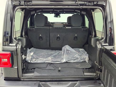 Used 2025 Jeep Wrangler Unlimited Sahara w/ Safety Group image 22