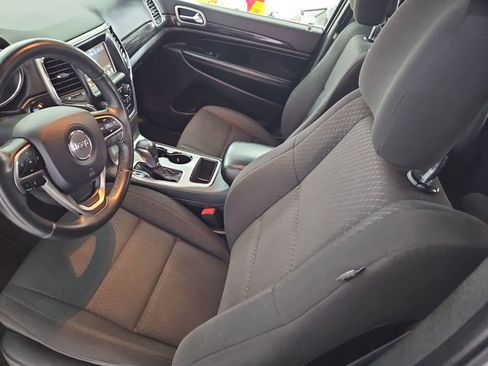 Used 2019 Jeep Grand Cherokee Laredo AWD/4WD image 16